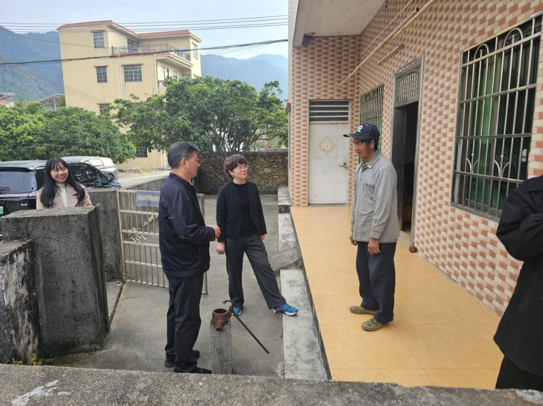 黄播
工作人员走访农户了解春节期间用水情况.jpg