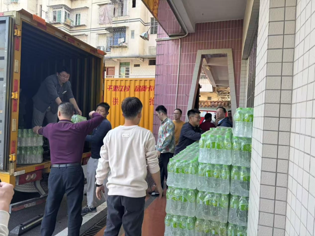 市自来水公司支援瓶装水已完成发放.jpg